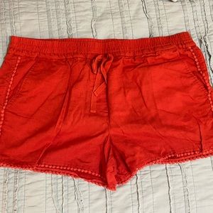 Loft pom pom pull on shorts